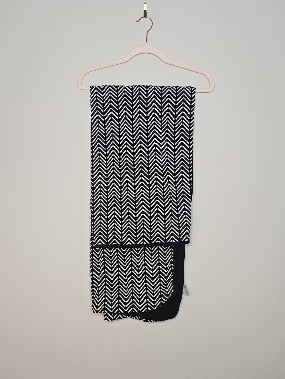 Little Sleepies Large Cloud Blanket Reversible Chevron Black White 50" x 50"